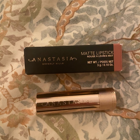 Anastasia Beverly Hills Matte Brown Lipstick NIB - Picture 2 of 3